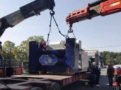 兩臺吊車抬40噸壓機
