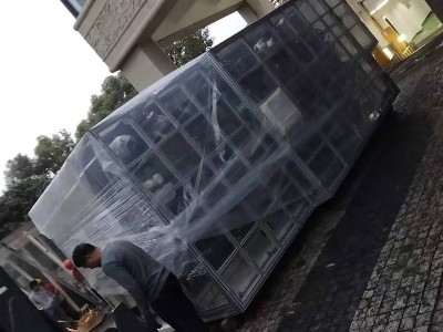 地下室設(shè)備搬運(yùn)打包
